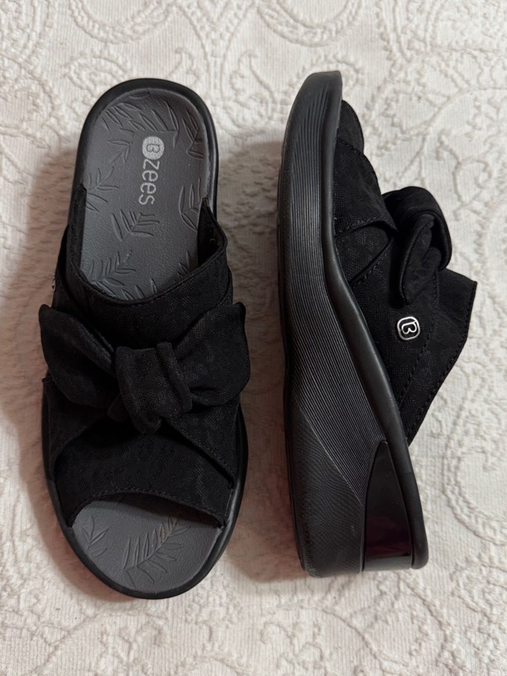 Bzees Sandals Size 7M Black Platform Knot Slide Mules